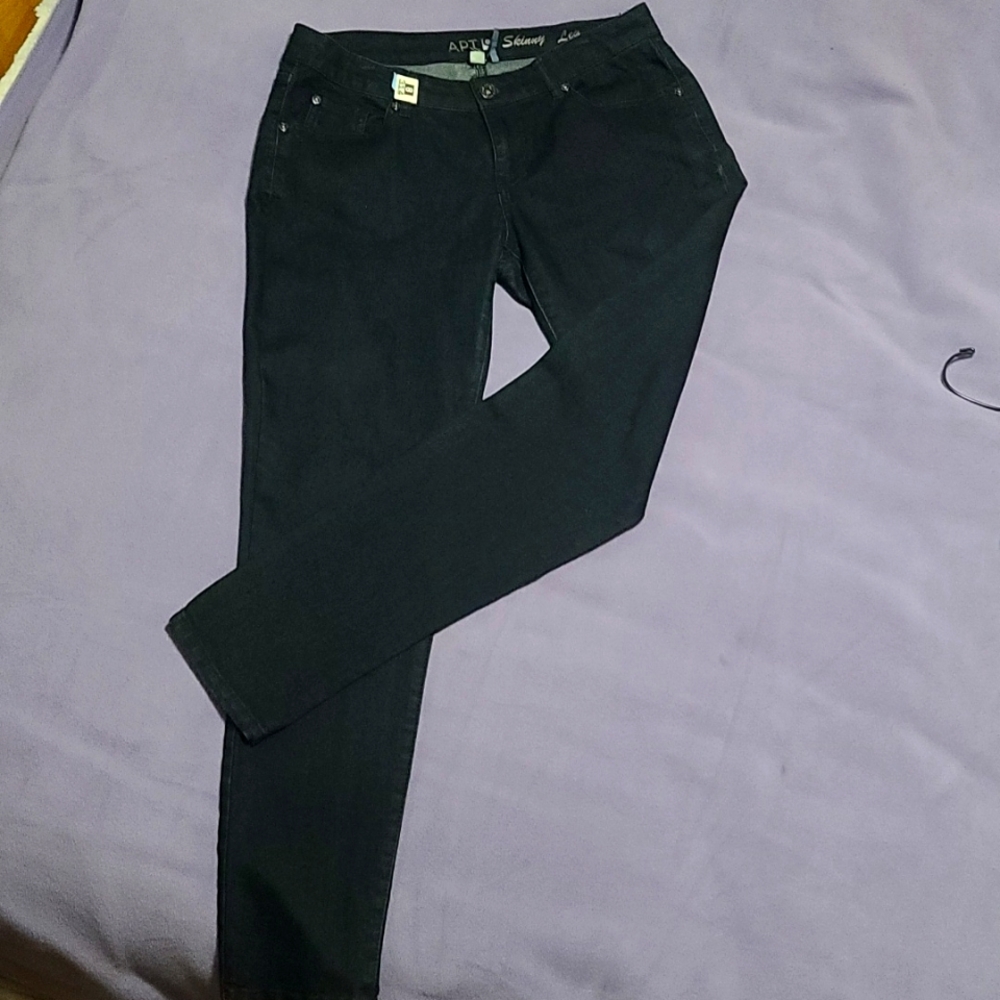 Apt.9 skinny leg jeans size 4